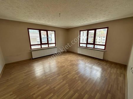 Dereboyu Caddesinde 105 M², 3+1, Kiralık, 2.kat Daire (ara Kat)