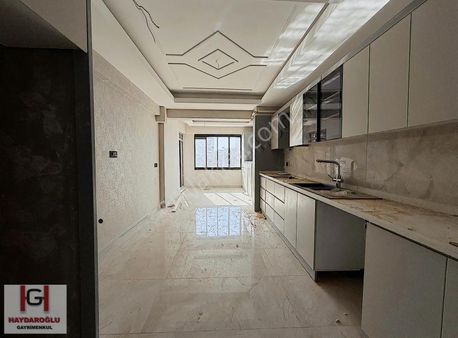 Alpaslan'da Anayol Üzeri Geniş Sıfır 3,5+1 Satılık Daire