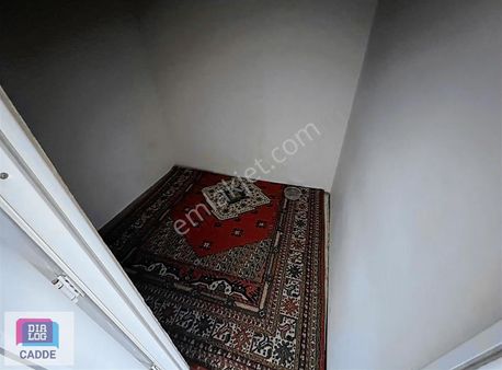 Çayırovada Ana Caddde Üzeri 1000m2 Fırsat Kiralık Dükkan