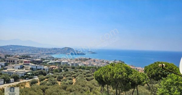 Kuşadası'nda Panoramik Deniz Manzaralı 3-1 Tripleks Villa