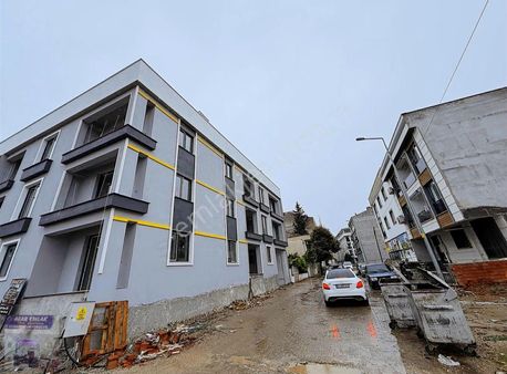 Acar Emlaktan Pazar Yerine Çok Yakın Ön Cephe 1+1 Daire