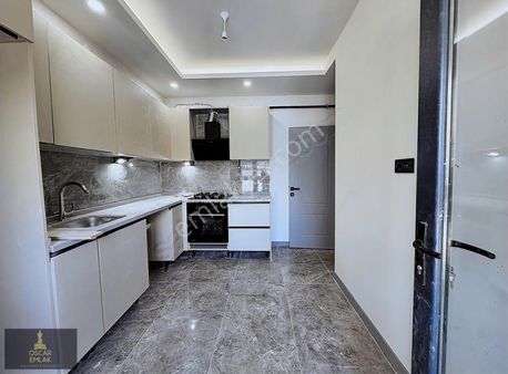 Oscar'dan Çamlıca'da Tramvay Durağı Karşısı Ara Kat 2+1