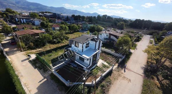 Sarımeşe Mahal Kartepe Karşısında 5+1 Triplex Havuzlu Villa