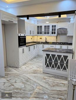 Alan Emlak; Site İçin,yeni Mah. Tramvay Dur. İçi Full Yenilenmiş