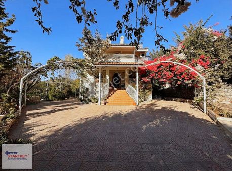 Marmaris Selimiye'de Deniz Manzaralı Bahçeli Satılık Villa