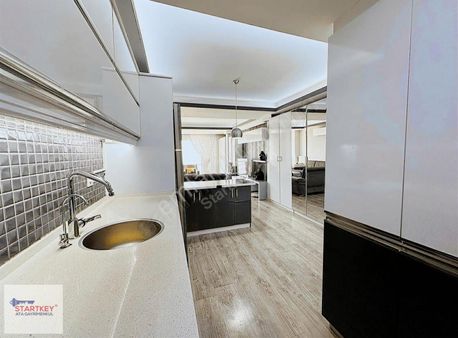 Üçyol'da Tarihi Asansör Yakını Deniz Manzaralı 2+1 Satılık Daire