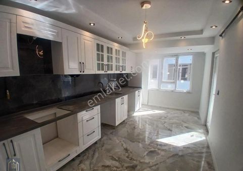 Zafer Mahallesinde Arakat Özel Garajlı Lüks Sıfır 2+1 Satılık Daire