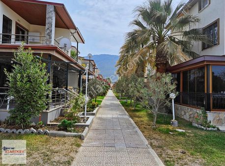Kuşadası Güzelçamlı Site İçinde Tadilatlı 4+1 Satılık Villa