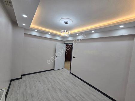 Pusula İnş.tan Esentepe Mah Cadeye Yakın 90m2 Bahce Katı Daire