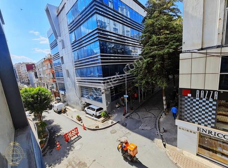 Halaskargazi Dere Sokakta İş Hanında Kiralık İşyeri