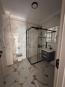 Çayırova Yeni Kent Meydanın Dibinde Ana Cadde Üzeri 2+1 Asansörlü Arakat