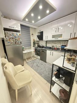 Manisa Yunusemre Cumhuriyet Mahallesi 2+1 Kapalı Mutfak Yüksek Zemin 110 M2