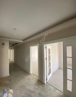 Vali Mithat Bey Mahallesinde 4+1 Site İçi Satılık Geniş Daire