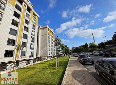 Havuzlu Site'de Güvenlikli ,otoparklı ,aydınlık,ferah 2+1 Daire