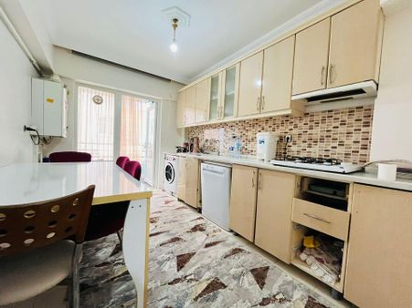 Çağlayan'da Tren İstasyonu Yakını 3+1 Katta Asansörlü Satılık Daire !!!