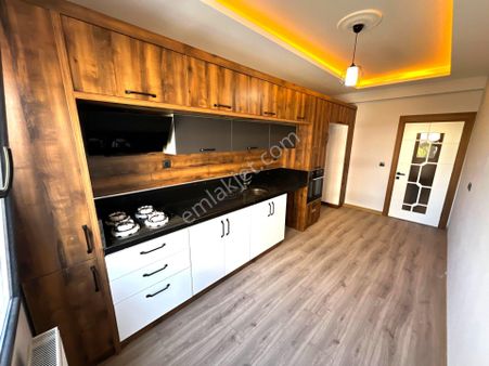 Yiğit'ten Akçay Sarıkızda Sıfır 2+1 Ebeveyn Banyolu Şık Daire