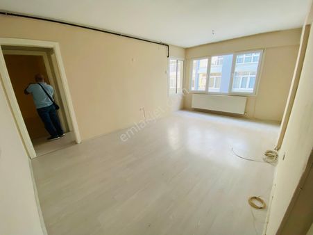 Pirireis Mahallesinde Temiz Bakımlı Doğalgazlı 2+1 90m2 Arakat Daire