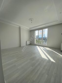 Başakşrhir Güvericintepe Mahallesinde Satılık 2+1 Arakat