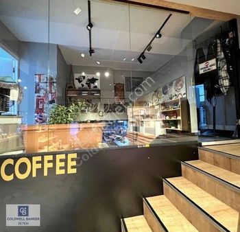 Cb Se7en'dan Demir Country Sitesinde 3 Katlı Kuruyemişci & Cafe