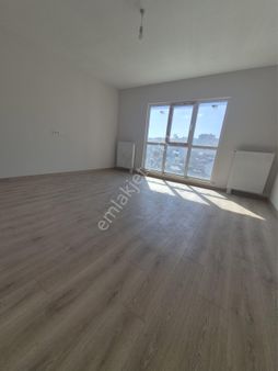 Başakşehir Sakura Evleri Sitesinde Satılık 2+1 Arakat