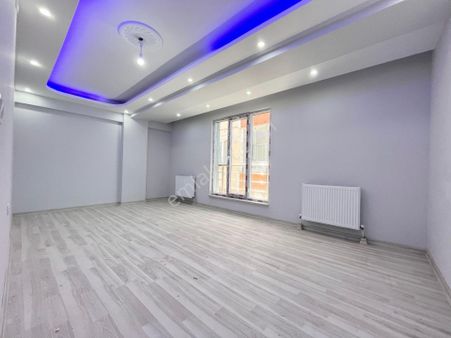 Az-er Yapıdan Vatan Mahallesinde Merkezi Konumda İskanlı Satılıık Ara Kat 2+1 Daire !!