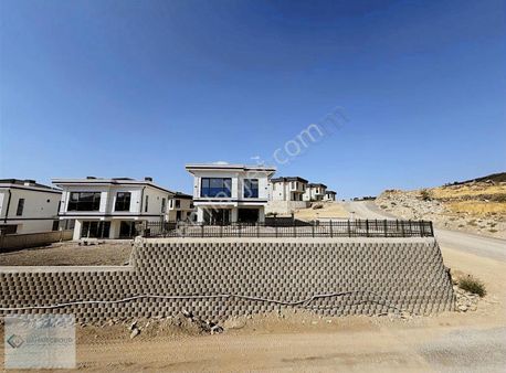 Eğribucakta Taşarönden Satılık Lüks Asansörlü Villa