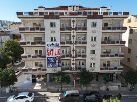 Kuşadası Merkezde Komple Satılık Bina Yatırımlık Fırsat!