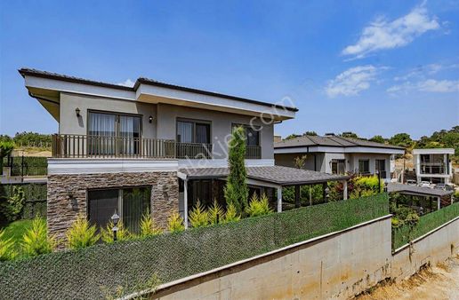 Gümüştepede Satılık 4+1 Villa