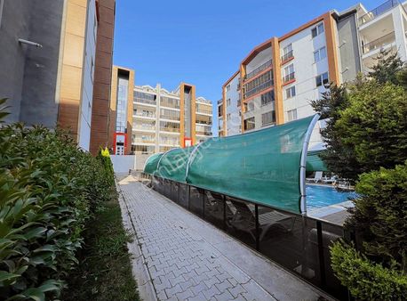 Akçalar'da Havuzlu Sitede 3+1 Dubleks Göl Manzaralı Daire