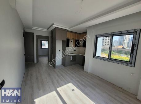 Han Emlak'tan Akdeniz Mahallesin'de 1+1 Lüks Satılık Daire