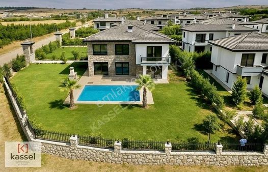 [kassel Yapı] Ortaköyde-havuzlu-müstakil-%0 Faizli Villalar!!