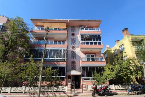 Bigadiç İlçesi Fethibey Mah. Merkezi Konumda 3+1 Satılık Daire