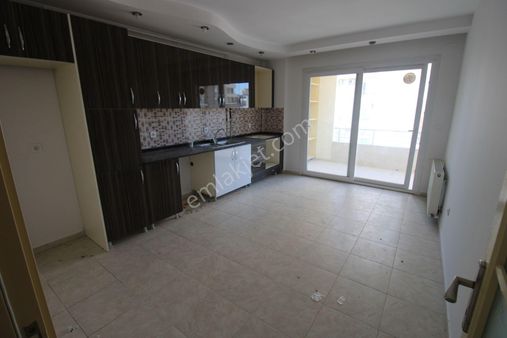 Menderes Mahallesinde Bağımsız Mutfaklı Geniş 2+1 Satılık Daire