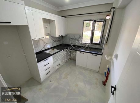 Albayraktan 4+1/yüksek Giriş/sıfır Ayarında/metro 5dk/katta Tek