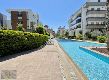 Uncalı'da Havuzlu Güvenlikli Site İçi Kiralık 3+1 Ara Kat Daire