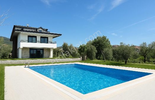 Güre'de Site İçerisinde Müstakil Yaşamaya Ne Dersiniz? 3+1 Villa