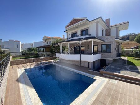 Balıkesir Ayvalık Cunda Da Satılık Muhtesem Villa.