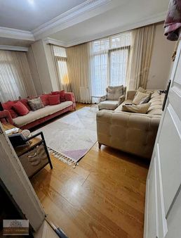 50.yıl Mah'de Süper Konumda 2+1 2.kat Tramvay'ın Dibinde