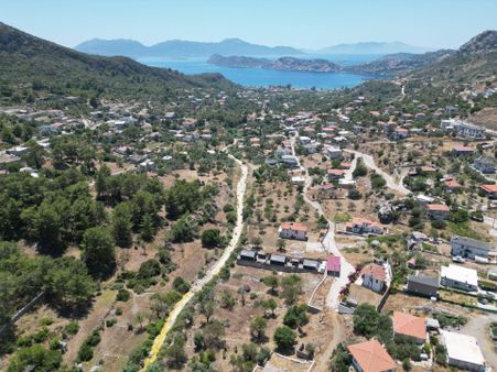 Joker: Marmaris Söğüt Kırsal Yerleşik Alanda Yol Cephe Satılık Tarla