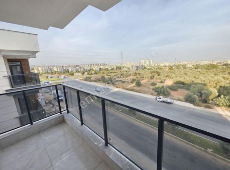 Havuzlu Sitede Ayrı Mutfaklı Geniş 2+1 / Manzarası Kapanmaz/