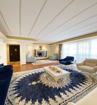 Avcılar D.köşklerde 3+1 180 M2 Saray Gibi Ara Kat Daire