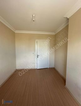 Özgürce Gyd'den Yenikent'te Ebeveyn Banyolu Kiralık 2+1 Ara Kat