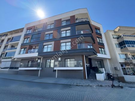 Kuşadası Davutlarda Pazar Yeri Mevkisinde Lüx Daire