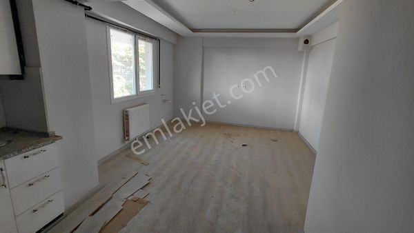 🏡 Kurtuluş Mahallesi 🏡acil Satılık ✅2+1 M2 60 3 Katlınım Zemin Katı