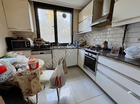 Kozyatağı 4 Yıllık Site Özellikli Binada 120 M2 Ebeveyn Banyolu İskanlı Daire