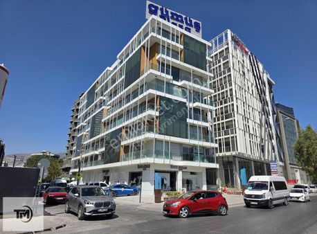 Gümüş Plaza 'da 95m2 Kiralık Balkonlu Ve Mutfaklı Ofis / Büro