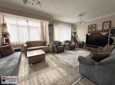 Remax Central'dan Akdeğirmende 2+1 Arakat Satılık Daire