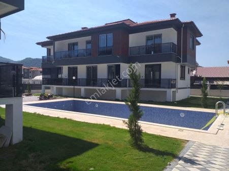 Çiğdem Emlak'tan Ortaca'da Havuzlu Sitede Satılık 1+1 Daire