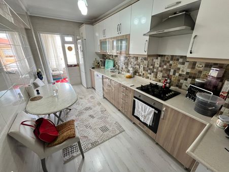 Etlik'te Cadde Üzerinde Full Yapılı 2+1 Daire!