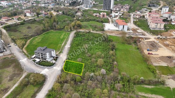 Konuralp'te 4 Kat %35 Konut İmarlı Satılık 922 M2 Parsel